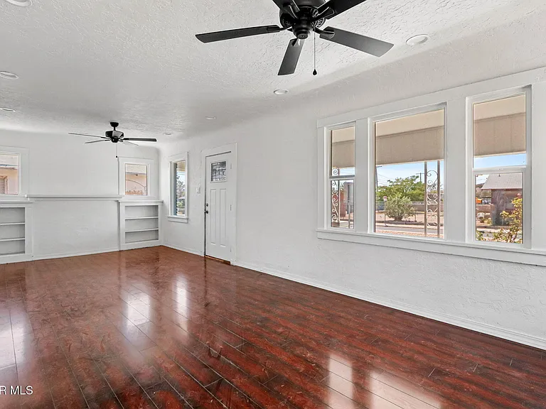 1116 N Copia St — Photo 2