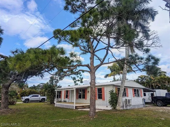 5900 Wisconsin St, Bokeelia, FL 33922