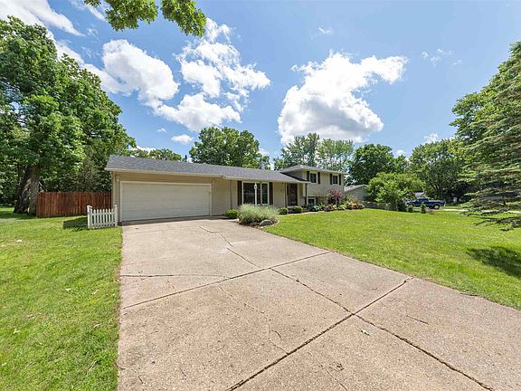 3rd image of 18300 Amberly Ln