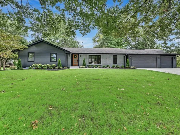 9427 Wenonga Rd, Leawood, KS 66206