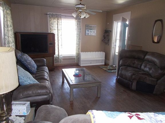 3rd image of 107 E G Ave