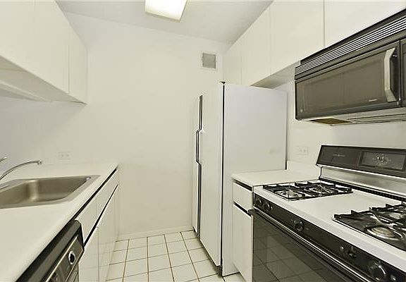 4th image of 6254 97th Pl APT 4M