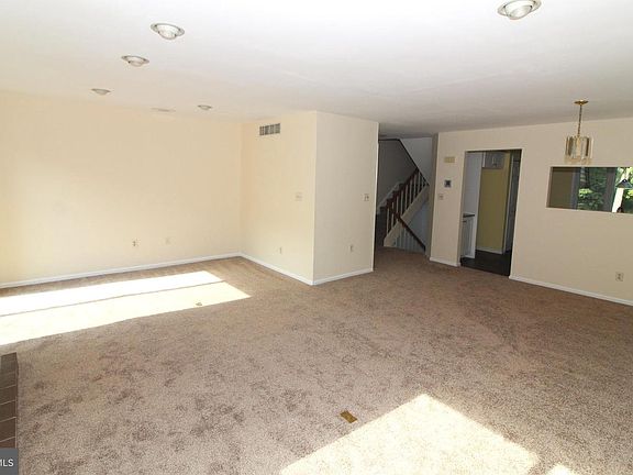4th image of 1548 Seton Villa Ln