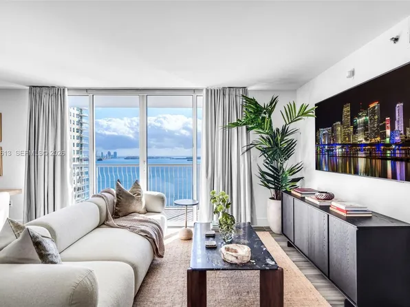 1200 Brickell Bay Dr APT 2501, Miami, FL 33131