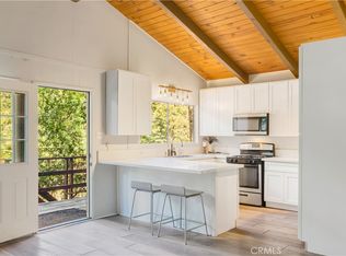 887 Arrowhead Villa Rd, Lake Arrowhead, CA 92352