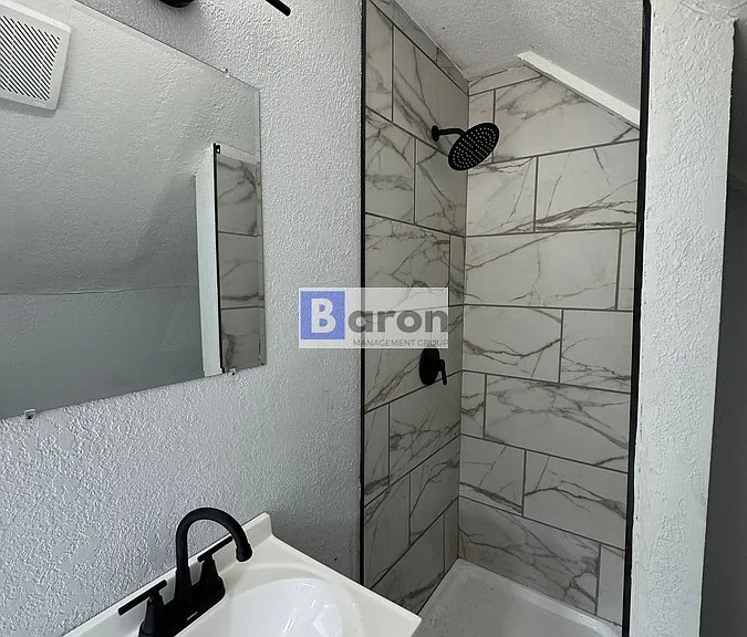 501 N Walnut St — Photo 6