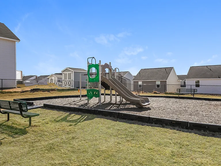 2139 Southlea Dr — Photo 17
