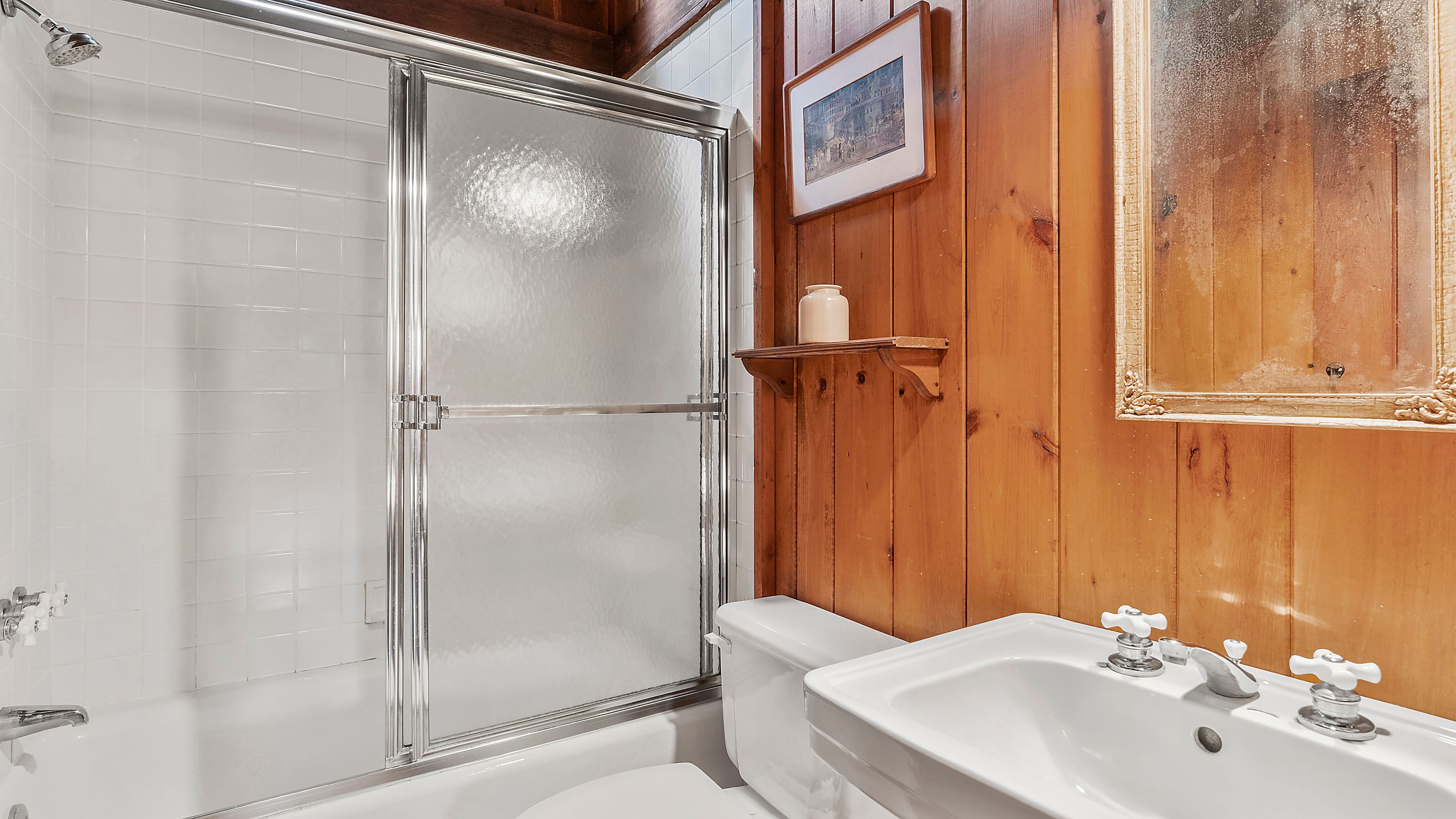 99 Red Creek Rd, Hampton Bays, NY 11946 Out East