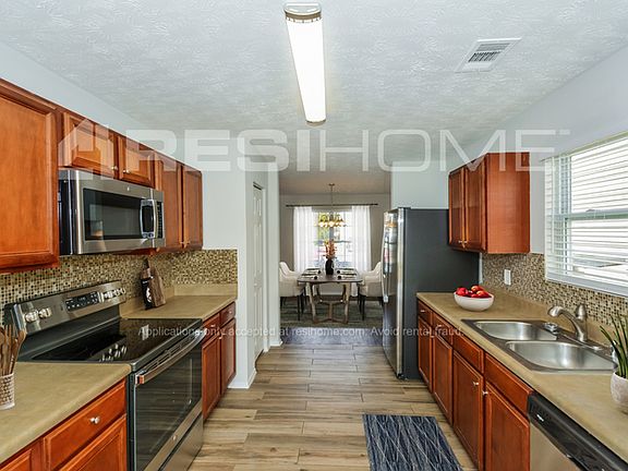 3rd image of 2865 Creekbend Dr