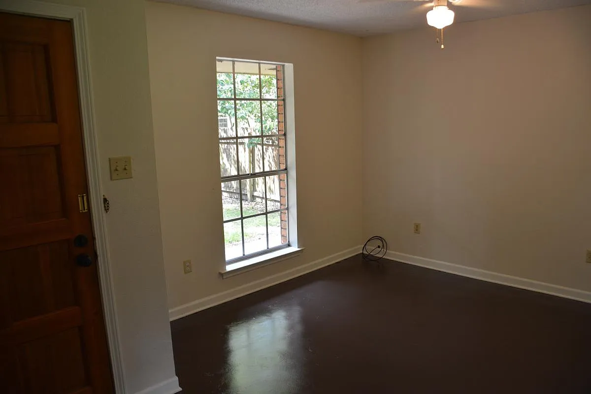 2543 Rosedale Rd — Photo 3
