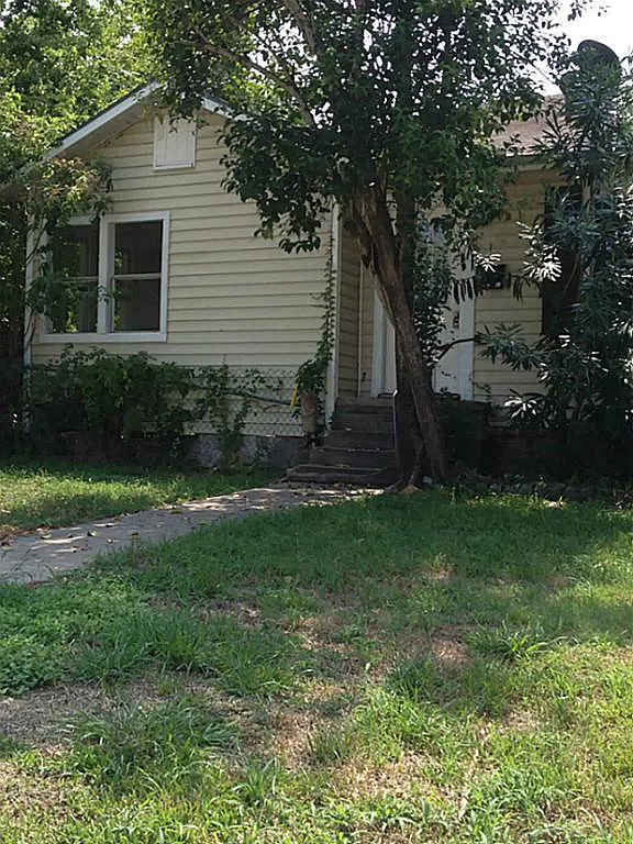 3 bed, 2.0 bath, 1052 sqft, $1,200 — Photo 2