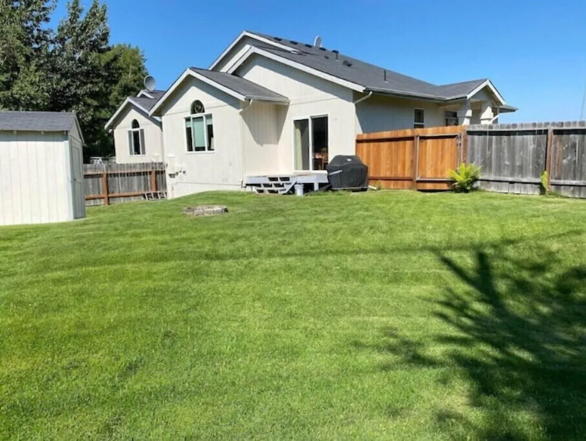 Building Photo - Delong Landing Cir