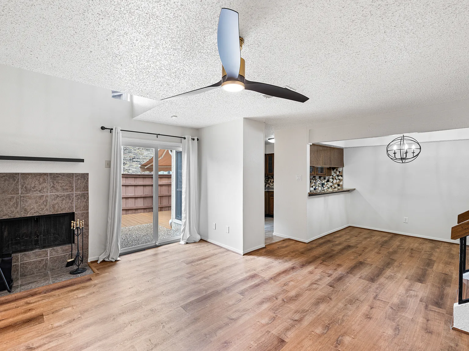 2 bed, 1377 sqft, $2,150 — Photo 3