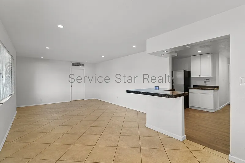3 bed, 2.0 bath, 1385 sqft, $2,095 — Photo 4