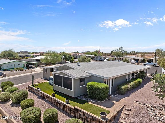 5th image of 680 W SMOKETREE Street