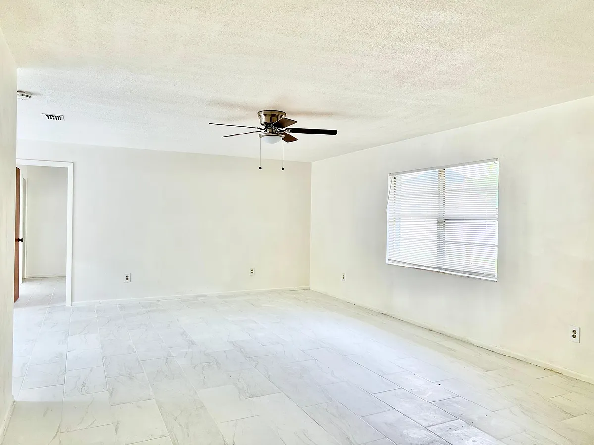 Building Photo - 547 Lino Ct