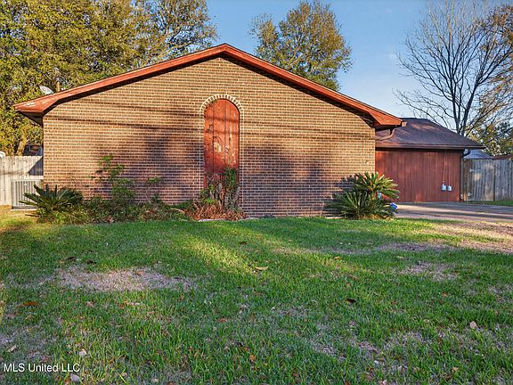 4th image of 109 Stennis Ave