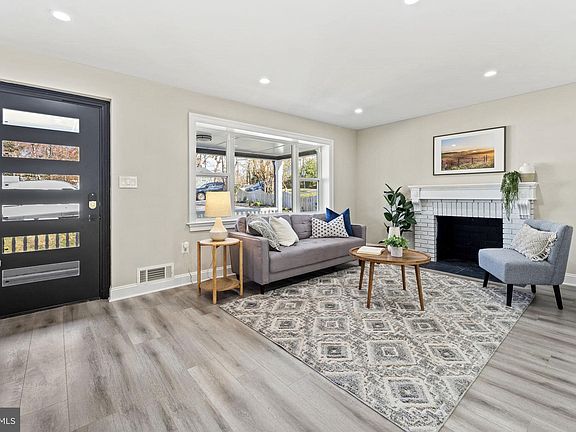 4th image of 4703 Care Dr