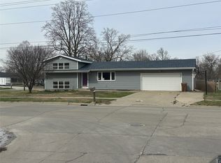 407 11th Ave, Grinnell, IA 50112