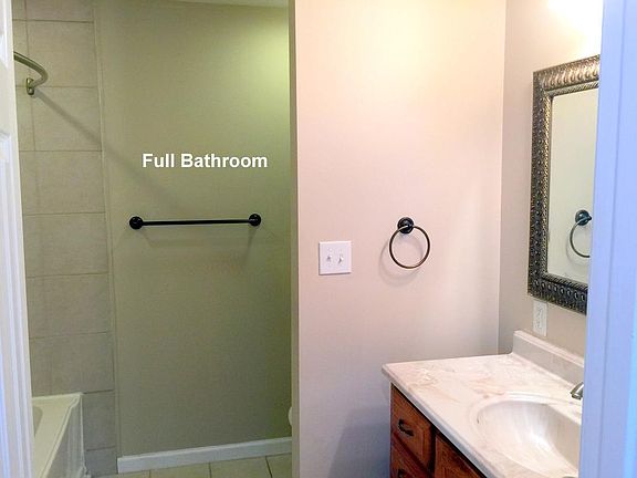 FULL BATHROOM