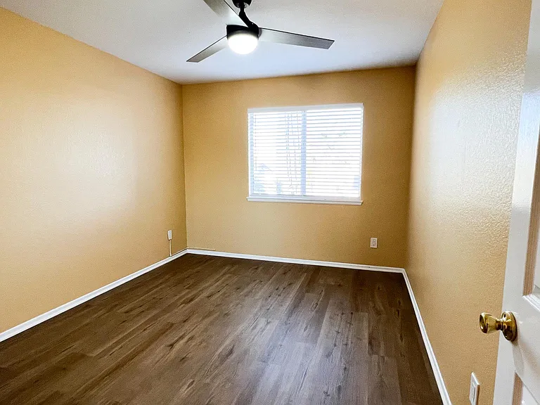 8558 Sandhill Dr — Photo 28