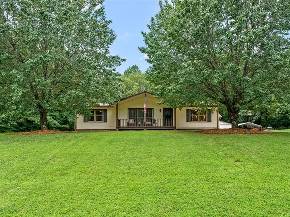 311 Pebble Dr, Thomasville, NC 27360