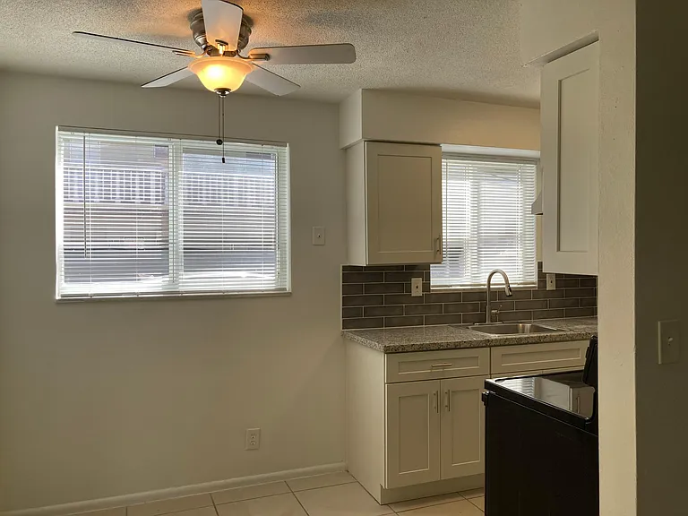 1724 Johnson St #6 — Photo 4
