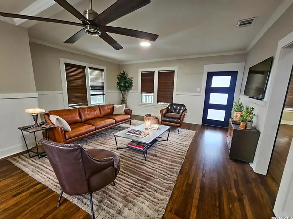 624 S AUSTIN ST, Seguin, TX 78155