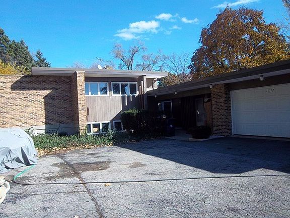 2nd image of 2327 Thorntree Ln