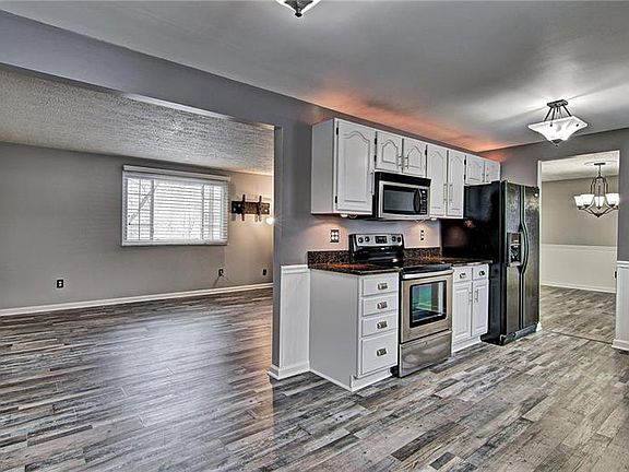 3rd image of 108 Woodridge Dr