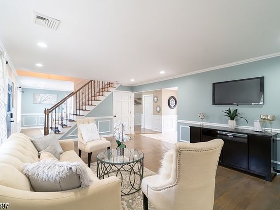 4th image of 8 Dahlia Rd