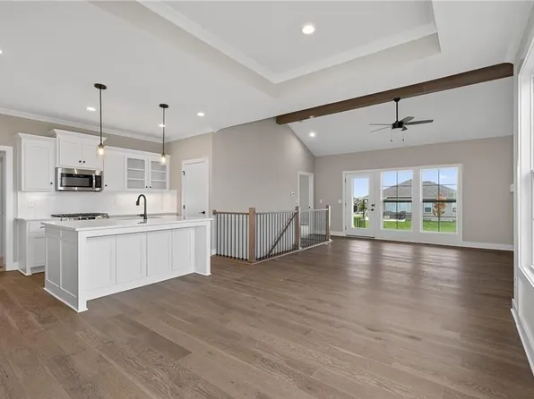 8281 Brockway St, Lenexa, KS 66220