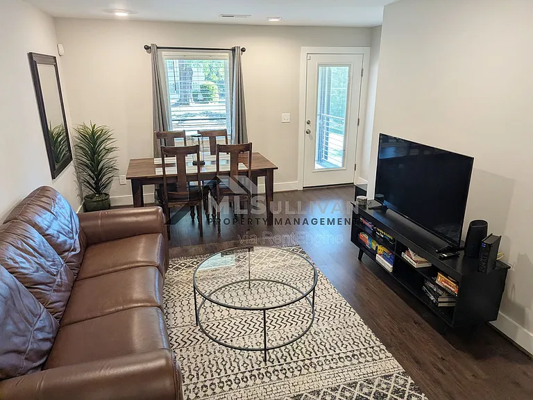 144 E Tryon St #5 — Photo 2