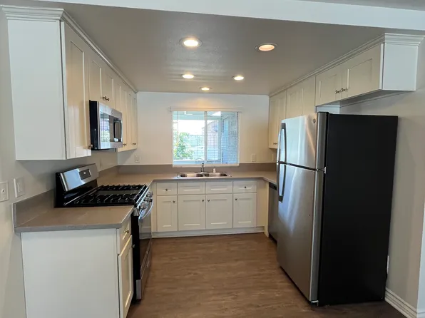 11714 216th St APT E, Lakewood, CA 90715