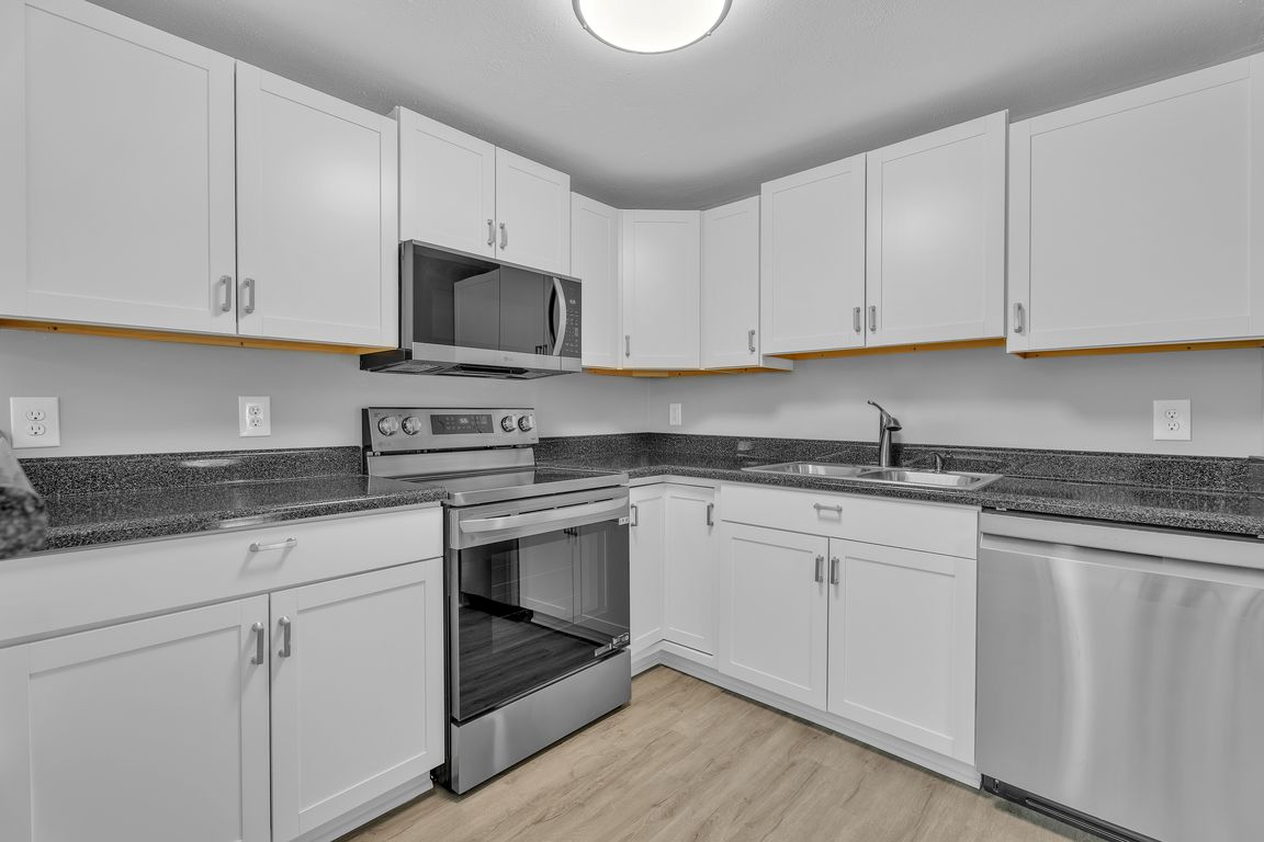 3004 Emporia St-11