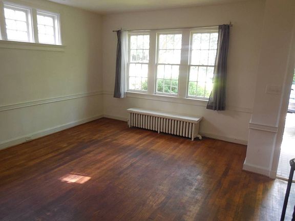4th image of 4422 Greenwich Pkwy NW #1