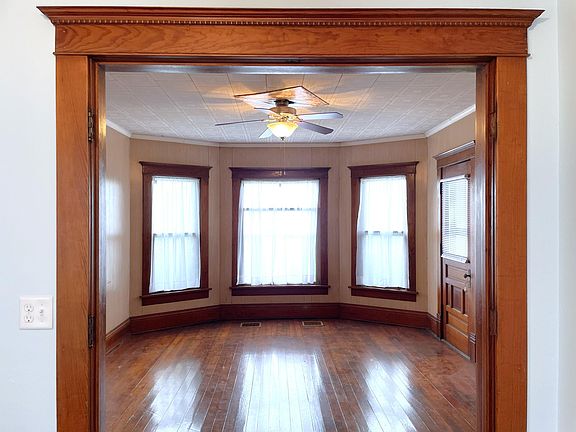 4th image of 109 Broad Ave