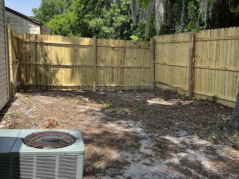 916 Robinhood Ct — Photo 24
