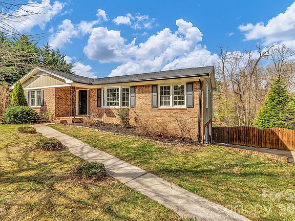 3rd image of 1 Oak Ln