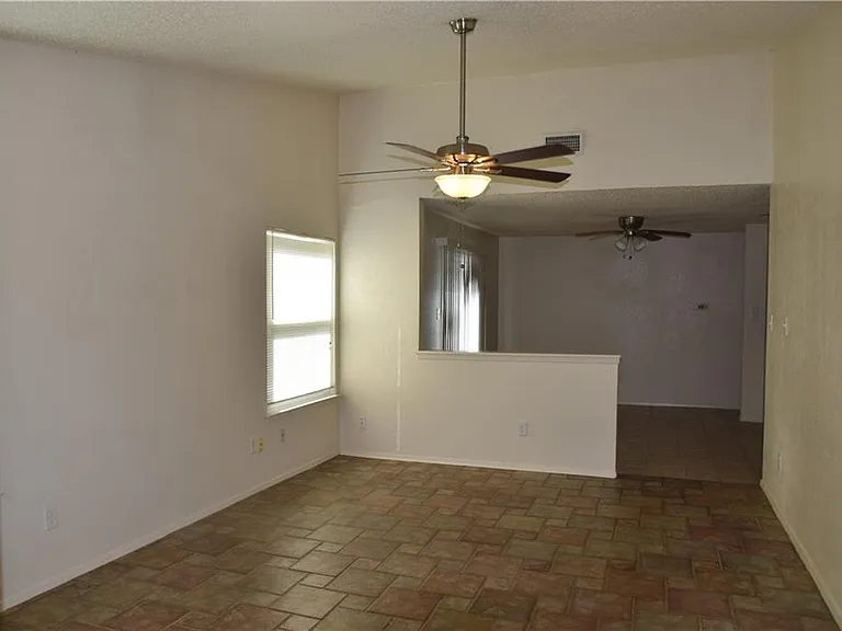 12210 Dundee Dr #B — Photo 3