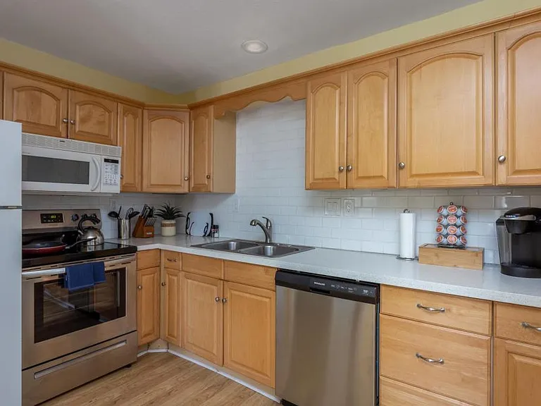 14602 Villa Maria Isabel — Photo 16