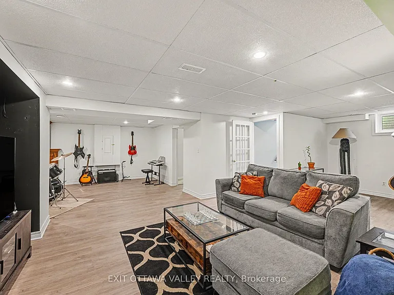 11 Maple Dr — Photo 11