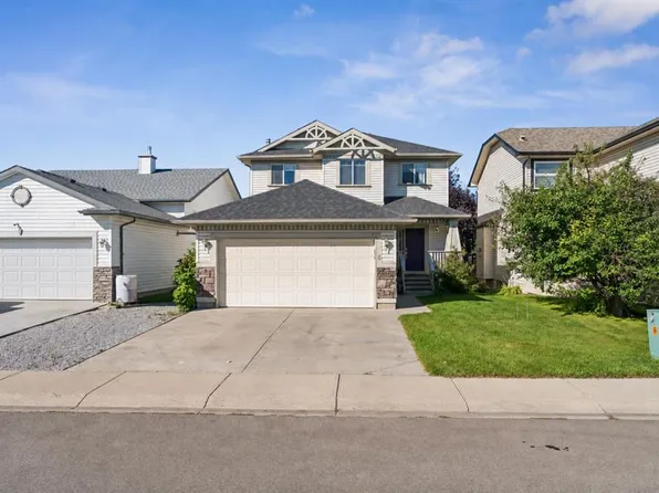 8 E Fairways Pl NW, Airdrie, AB T4B 2R7