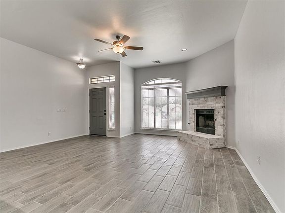 3rd image of 8620 NE 34th Pl