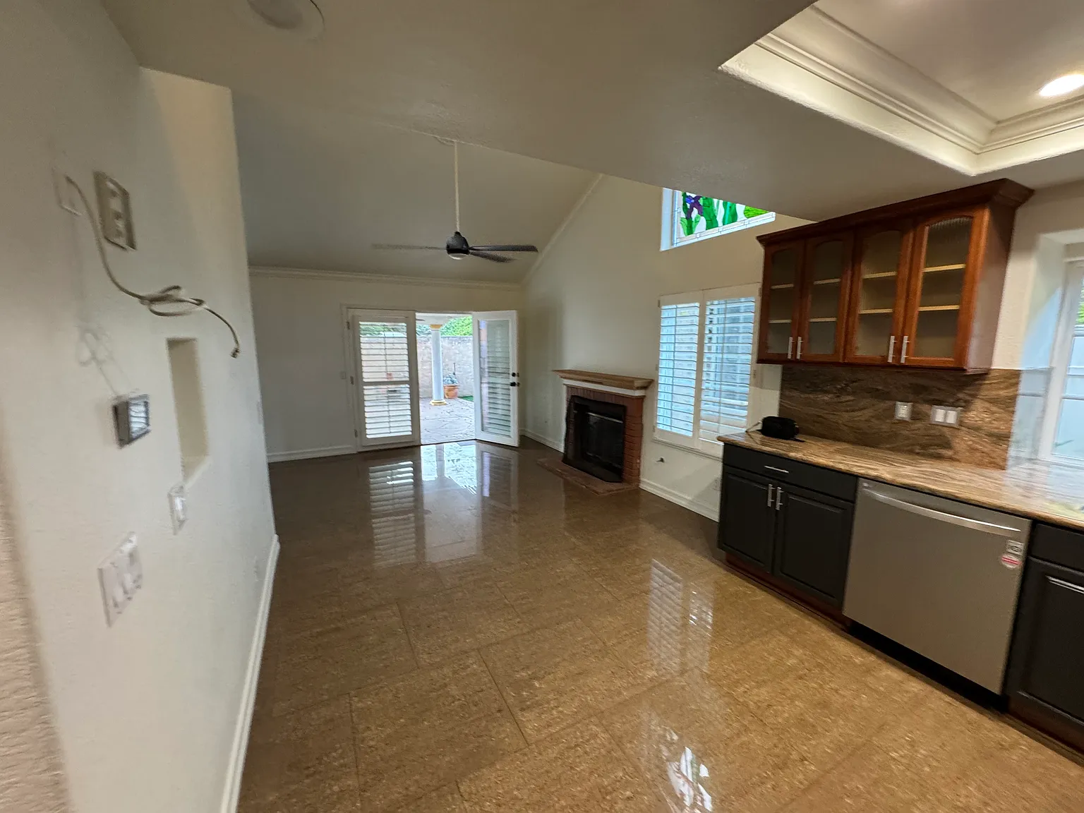 3 bed, 2.5 bath, 1660 sqft, $4,295 — Photo 3