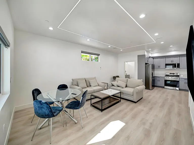 Vanalden Ave — Photo 6