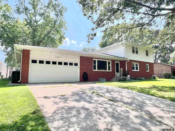 1027 P St, Geneva, NE 68361