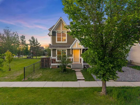 136 SW Auburn Bay St SE, Calgary, AB T3M 0V8