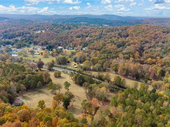10 Wedgewood Dr SE, Silver Creek, GA 30173