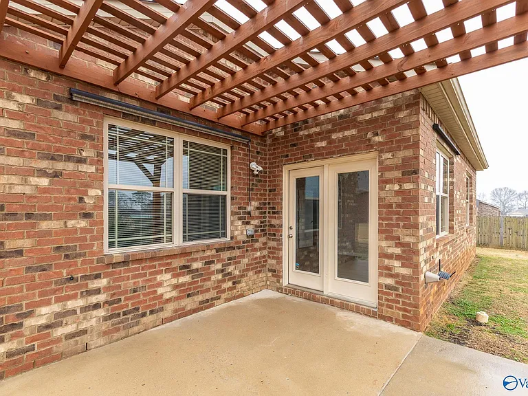 134 Natalie Jane Dr — Photo 2
